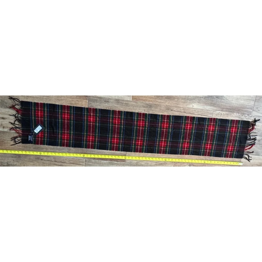 Roundtree & Yorke Plaid Scarf Black‎ Red Green Blue Fringe Acrylic